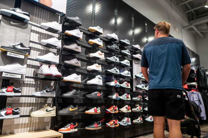 US consumer sentiment falls to lowest since May on job worries