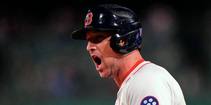 Alex Bregman hits game-winning infield hit in Red Sox comeback