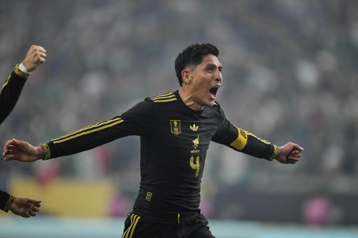 Edson Álvarez se lesiona del muslo derecho y se pierde amistoso ante Corea del Sur