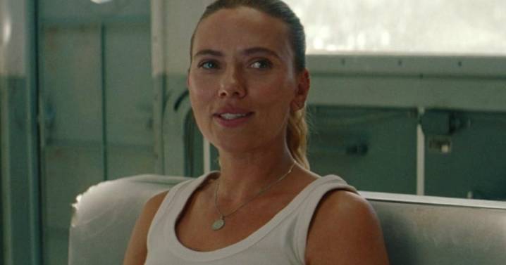 Scarlett Johansson Stuns in Crop Top & Jeans, Fans Say 'Literal Mood'