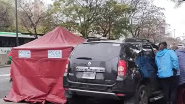Un hombre murió en plena 9 de Julio mientras manejaba su auto