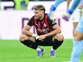 Aficionados del AC Milan piden a Santiago Gimenez que se quede