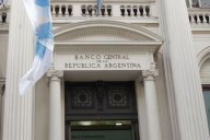 Dólares. El BCRA vendió US$379 millones de sus reservas para defender el techo de la banda cambiaria