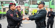 Víctor Zanabria participa en ceremonia de reconocimiento policial a pesar de suspensión