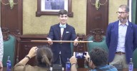 El alcalde de Ribeira cesa a tres de los cuatro ediles que firman la moción y los insta a explicar los motivos