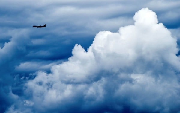 Acaba de aterrizar una nueva teoría sobre las turbulencias en los aviones