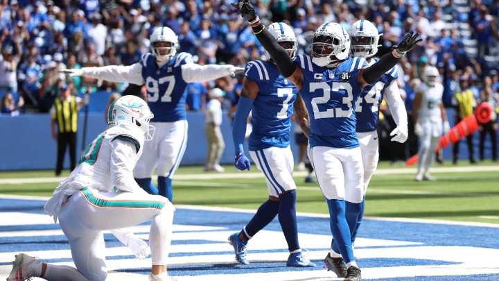 Colts to wear white uniforms Sunday, encourage 'whiteout'