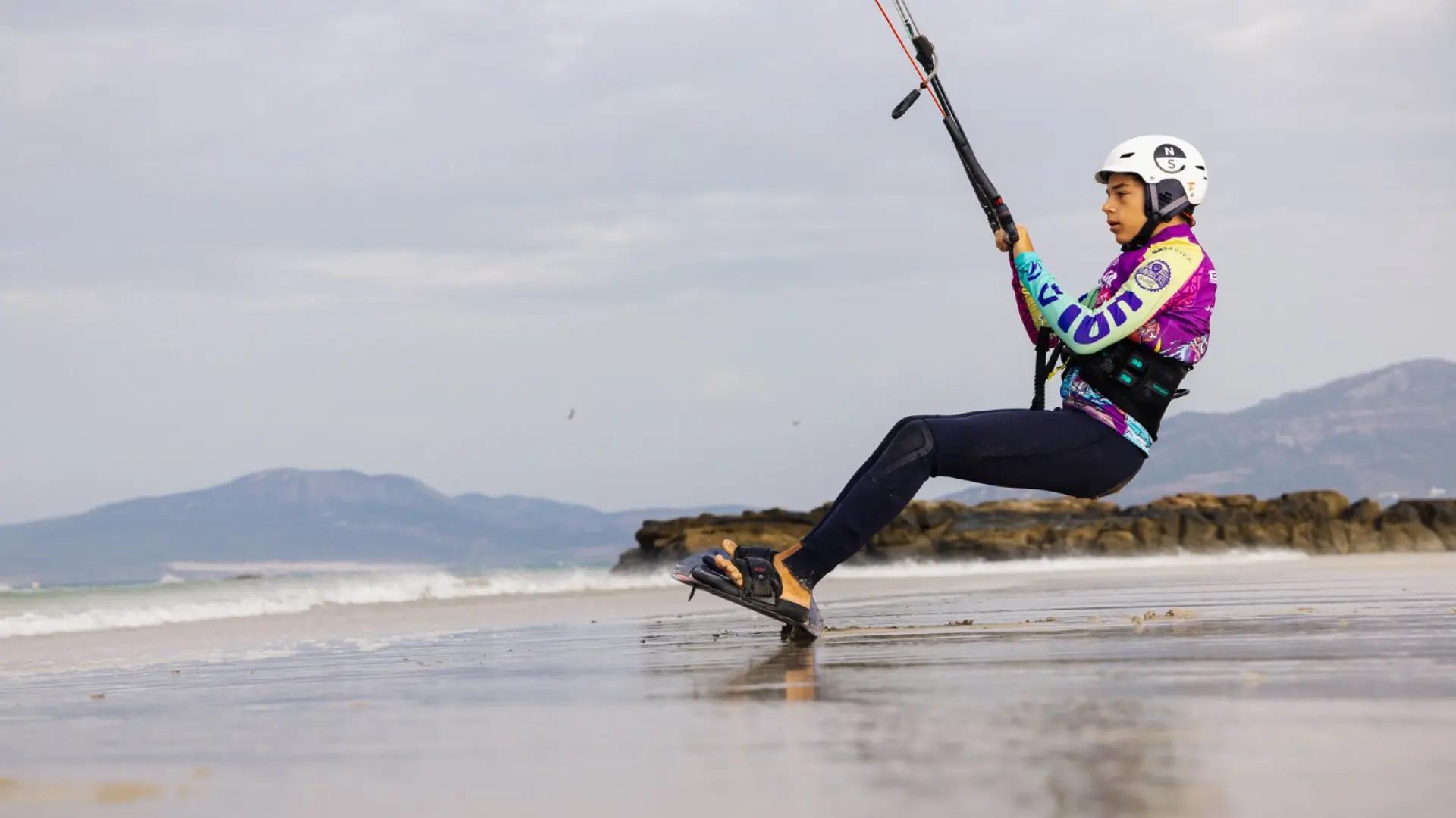 Aragón tiene al primer campeón de España de kitesurf de una comunidad sin mar: el secreto está en el cierzo
