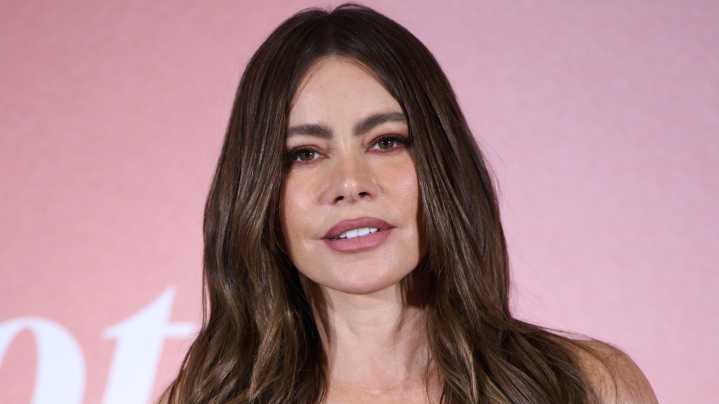 Sofia Vergara Looks Wildly Different Rocking Her Natural Hair Color