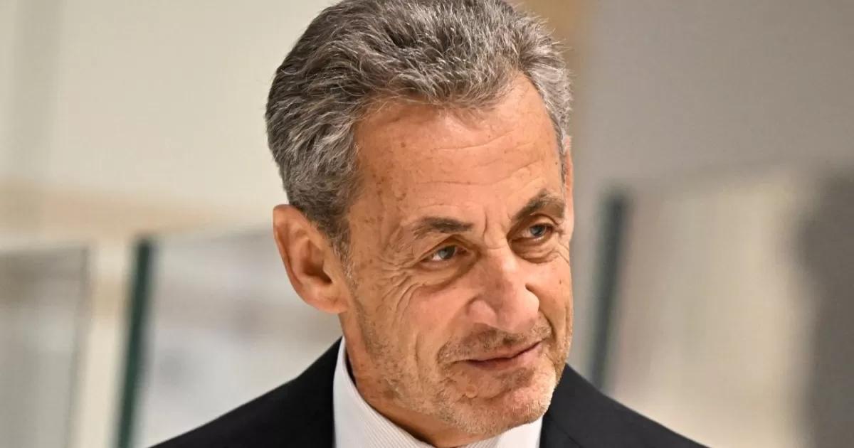 Justicia francesa condena al expresidente Nicolas Sarkozy a cinco años de prisión