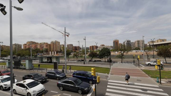 Obras del Ibercaja Romareda: empiezan a levantar las gradas y retiran los escombros