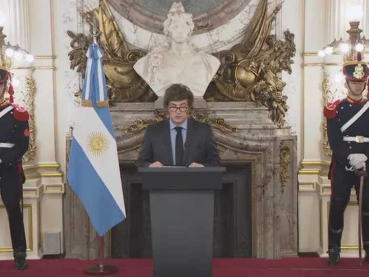 Las mentiras de Milei sobre Presupuesto 2026: falsos aumentos y más ajuste en jubilaciones, salud y educación