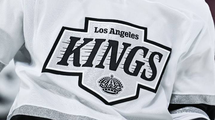 Kings' Corey Perry has knee surgery, out 6