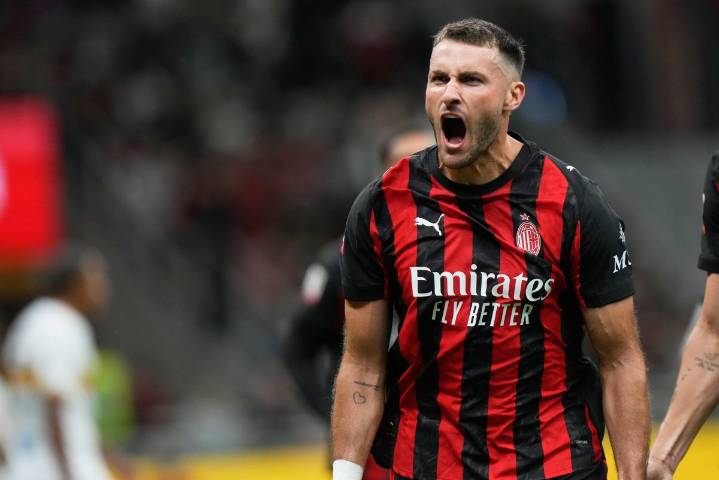 Santiago Giménez rompe su sequía y ayuda al Milan a avanzar en la Coppa Italia