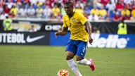 Decretan prisión para ex seleccionado brasileño que jugó con Arturo Vidal por millonaria deuda Douglas Costa podría ser detenido en cualquier momento.