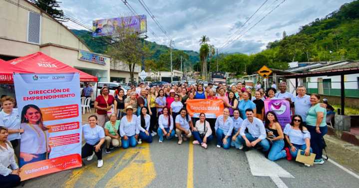 Fortalecimiento del sector textil beneficia a más de 1.500 mujeres del Tolima