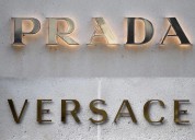 UE aprueba la compra de Versace por Prada; surgirá gigante del lujo italiano