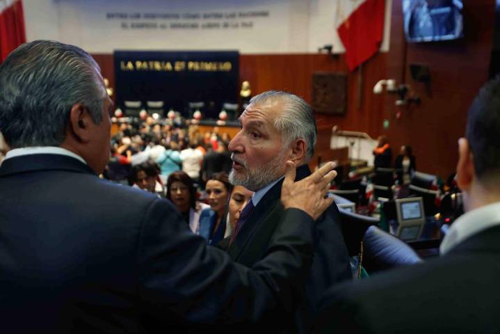 Se rebelan 13 senadores contra Adán López y le exigen no imponer sus decisiones y rendir cuentas