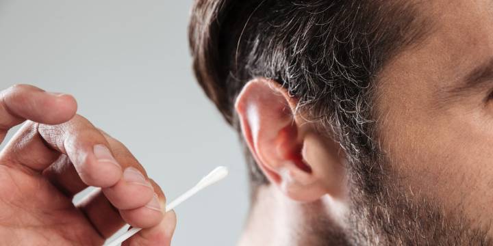 Los hisopos de algodón pueden dañar los oídos: cómo limpiarlos sin afectar el canal auditivo y el tímpano