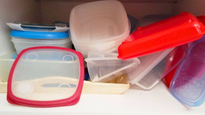 Quién tiene tapas sin tapers, tiene un tesoro en casa: por qué y cómo reciclarlas