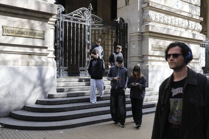 Rechazo al veto. Qué se sabe de la toma en el Colegio Nacional de Buenos Aires