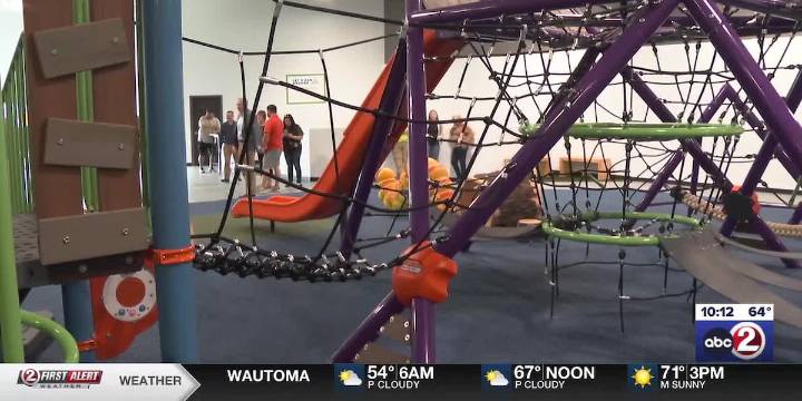 Ribbon cutting held for new indoor playground, ‘Let’s Run Around’, in Ashwaubenon