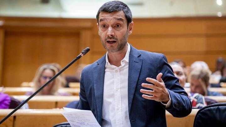 El ministro de Consumo reprocha al comisario de Transportes que se reúna con Ryanair antes que con él
