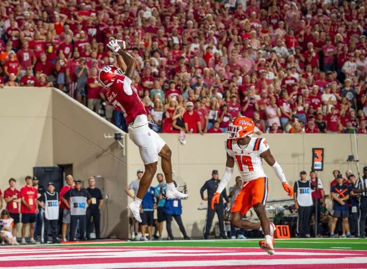 Deadspin | No. 19 Indiana smashes No. 9 Illinois behind 5 Fernando Mendoza TDs