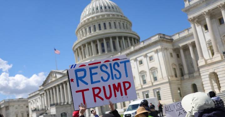 Why everyone hates the Democrats right now, explained in 3 charts