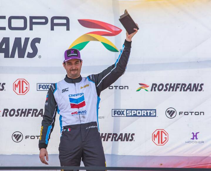 Arellano rescata la carrera