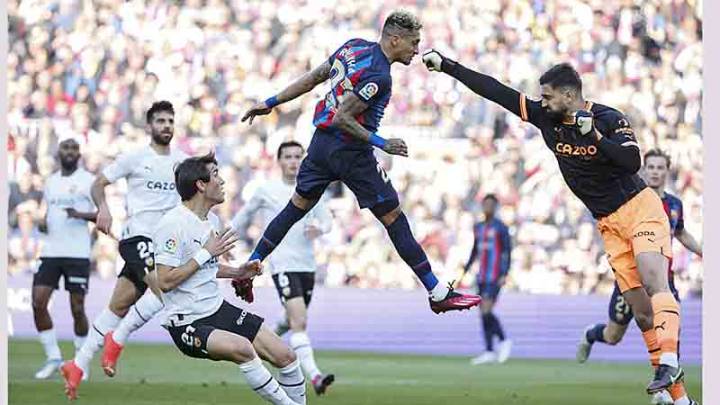Barcelona golea 6-0 al Valencia con dobletes de Fermín, Raphinha y Lewandowski
