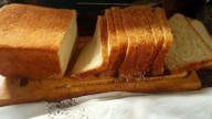 Postre exprés: bocaditos de pan lactal rellenos de limón, la receta sin horno que conquista por su sabor