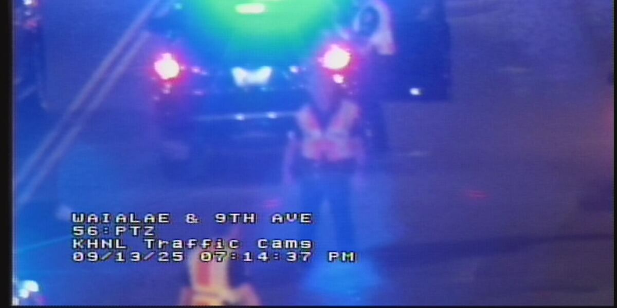 Critical crash closes lanes in Kaimuki