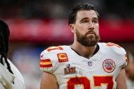 Travis Kelce Decides Against Russell Wilson Playbook as Chiefs TE Confirms Struggles Before Kickoff Travis Kelce blazes his own path as the Chiefs gear up for travel intensity on their first internati