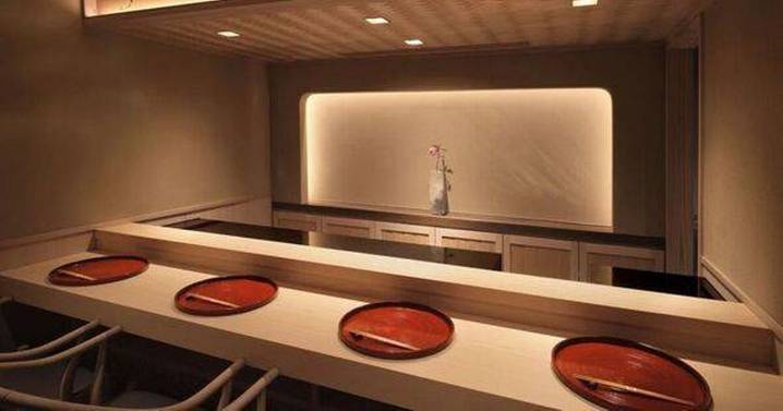 Man tries UK's most expensive retaurant and uses one word to describe £420 meal