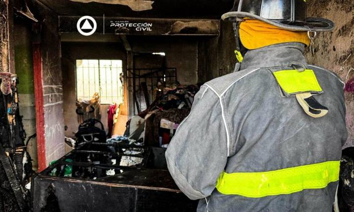Vecinos de Paseos del Marqués sofocan incendio en vivienda