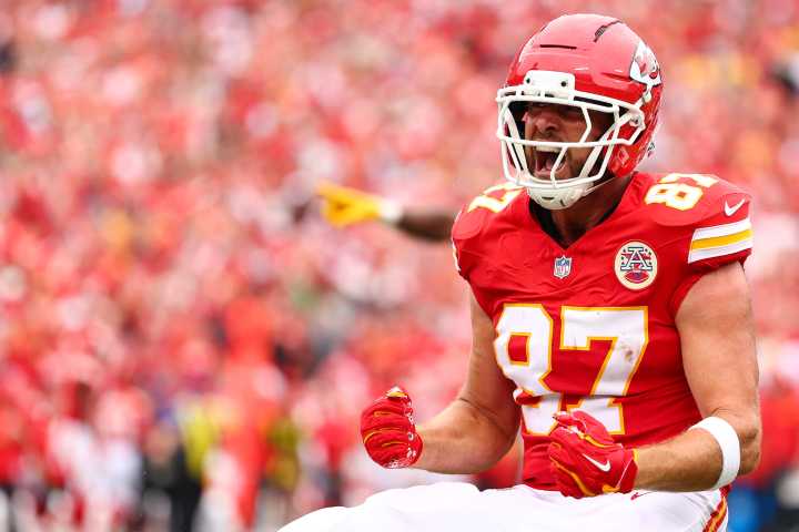 Travis Kelce Caught Having Major Outburst Against Eagles: ‘Sick of This S***’