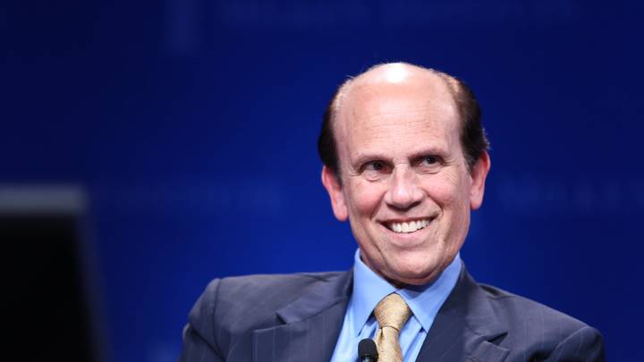 Quién es Michael Milken, el rey de los "bonos basura" que recibirá a Javier Milei
