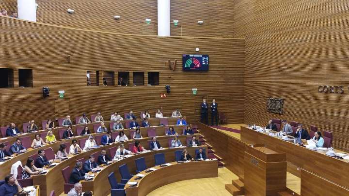 El PP tumba en las Corts las propuestas de Vox en inmigración, vivienda e igualdad