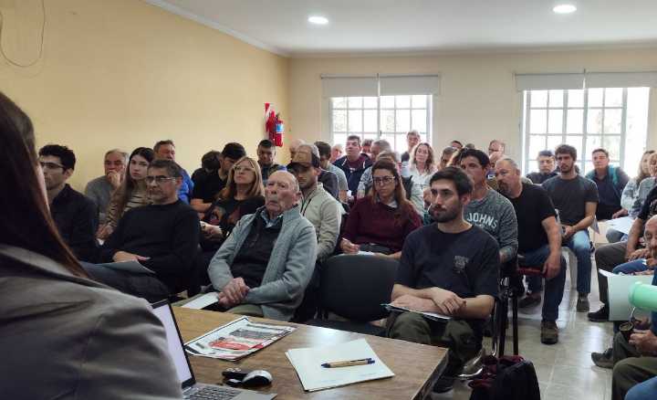 Reunión con productores por apoyo crediticio