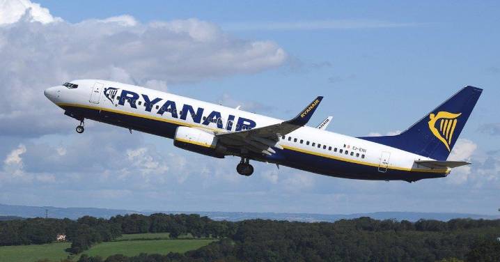 Ryanair presenta un ERE para más de 100 trabajadores en Santiago
