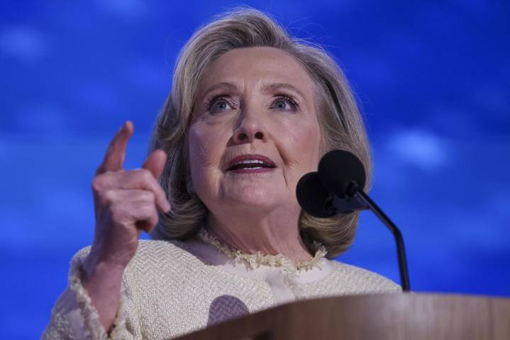Hillary Clinton compara a Trump con Duterte por ataques en el Caribe y critica al Congreso