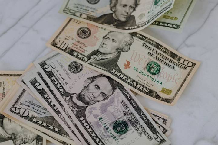 Habilitaría la intervención del BCRA. El dólar quedó a menos de $2 de alcanzar el techo de la banda de flotación