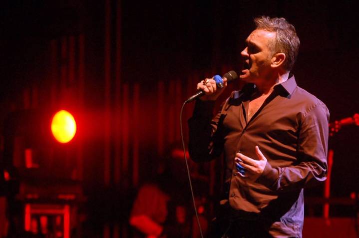Morrissey cancela dos próximos shows debido a una “amenaza creíble contra su vida”