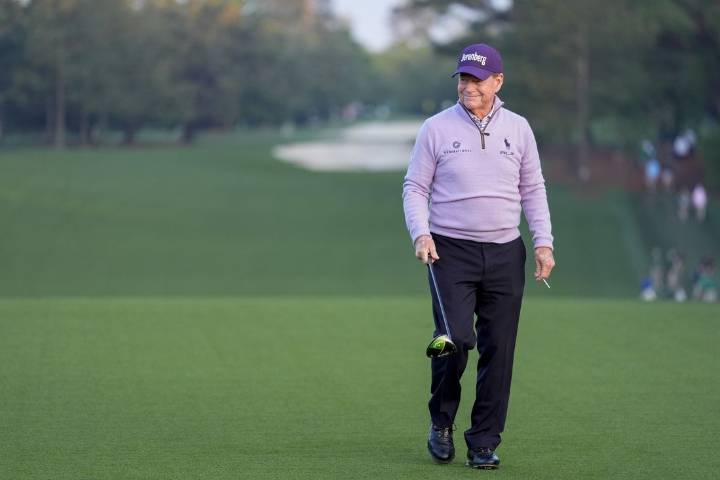 Deadspin | 'Ashamed' Tom Watson apologizes to Europe for Ryder fans