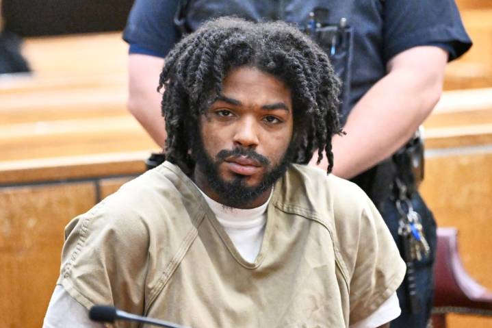 Nude Queens man indicted for kicking bike riders, attacking 3 NYPD officers