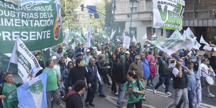 Un sindicato clave de la industria rechazó los topes salariales y hará paros que afectarán la producción