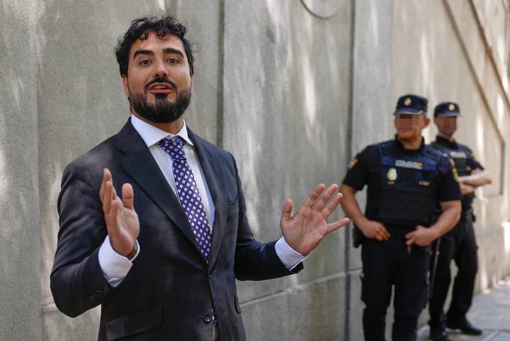 La Policía concluye que los 100.000 euros entregados por un empresario a Alvise se destinaron “a todas luces” a financiar su campaña