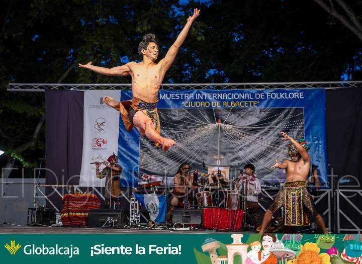 Folklore de todo el mundo se da cita en Albacete