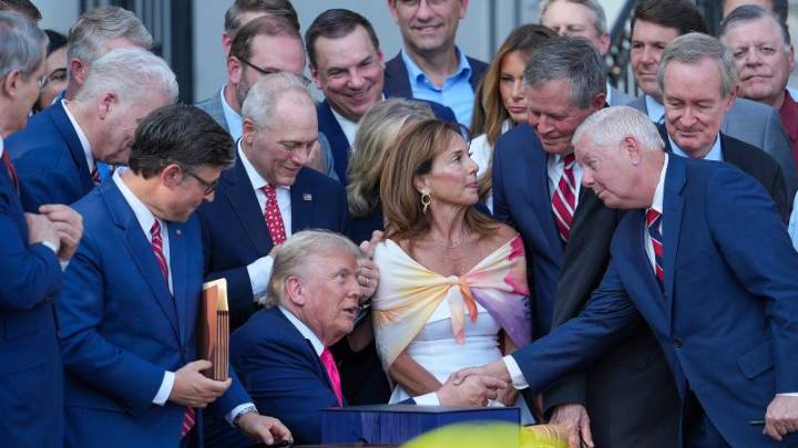 Rural health clinics are closing after Trump’s ‘One Big Beautiful Bill,’ raising the legislation’s political risks